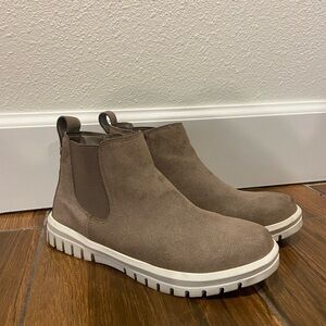 Blondo Taupe Chelsea Boots Size 7 Waterproof Casual